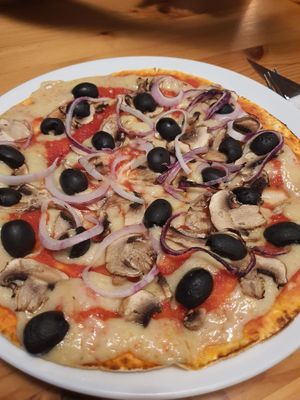 Gluten-free & vegan cheese at Make It Pizza and Salad in Koh Phangan