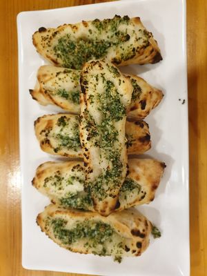 Garlic Bread 😍 ( VEGAN ) at Make It Pizza and Salad in Koh Phangan
