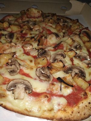 Vegan pizza w/ vegan cheese, roasted potatoes and mushrooms at Make It Pizza and Salad in Koh Phangan