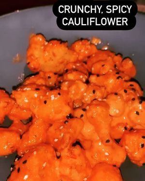 📍: @houlihans 

VEGAN FRIENDLY options 🥘 
Cauliflower Wings & The Impossible Meat Burger are available there.   at Houlihan's in Schererville