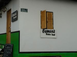 Un pequeño lugar para grandes encuentros. at Cumana Bistro Food in Salento