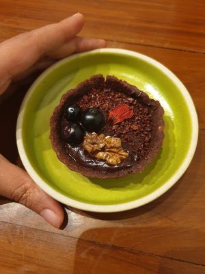 Peruvian raw cacao tart at Sequel Bistro & Juice Bar - Kala Ghoda in Mumbai