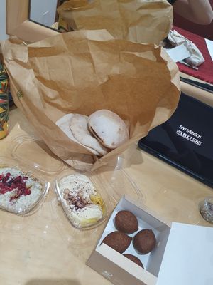 Takeaway at Fairouz in Milan