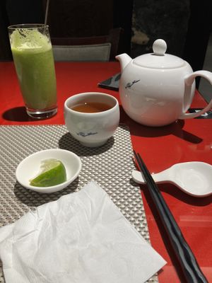 Tea included. Apple & cucumber juicee  at Meimen FángKōngDòng 梅門防空洞 in Taipei