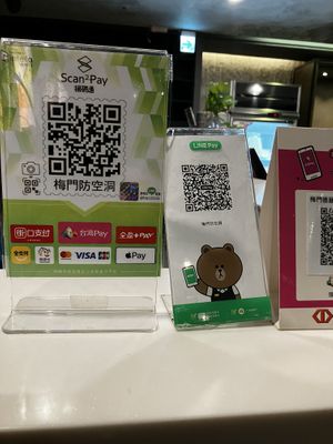 Not cash only   at Meimen FángKōngDòng 梅門防空洞 in Taipei
