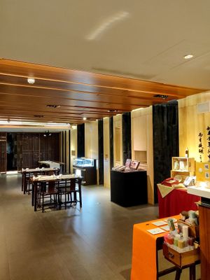 Decor at Meimen FángKōngDòng 梅門防空洞 in Taipei