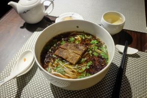Soy cutlet noodles at Meimen FángKōngDòng 梅門防空洞 in Taipei