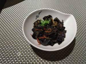 目耳 at Meimen FángKōngDòng 梅門防空洞 in Taipei