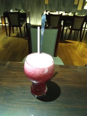 水果汁 at Meimen FángKōngDòng 梅門防空洞 in Taipei