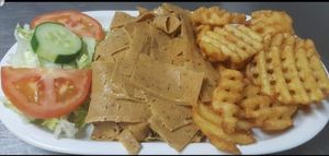 Vöner ristikkoperunoilla. at Jyvaskylan Kebab in Jyvaskyla