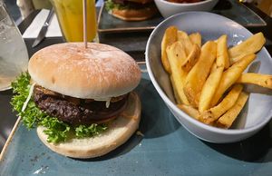 „Glücksgefühle“ (vegan Umami burger) and french friess  at Hans im Glück in Bonn