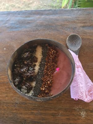 Summer straw smoothie bowl at Indiana vegan Cafe & Yoga in Langkawi