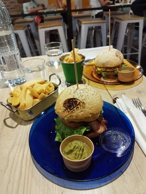  at Melemele Burguer in Zarautz