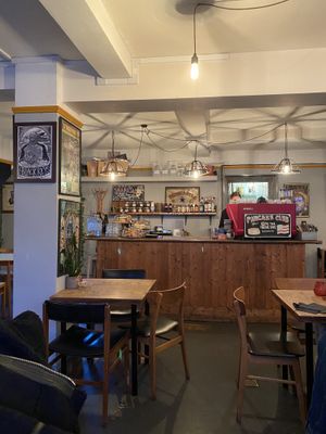 🍰☕️ at Nowhere Man in Brighton