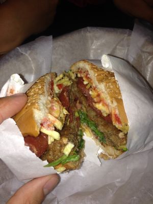 hamburguesa mediana at Mr. Food Vegan - Breña in Lima