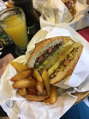 Soy burger with hotdog and chips at Mr. Food Vegan - Breña in Lima