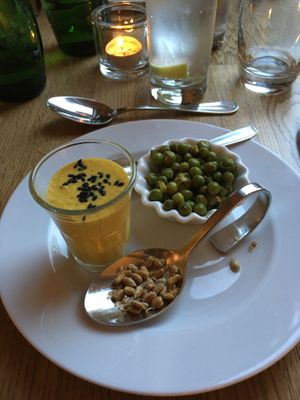 Mise en bouche : crème de chou fleur au safran, graines de tournesol torréfiées, salade de petits pois et oignons nouveaux. at La Clairière in La Petite-pierre