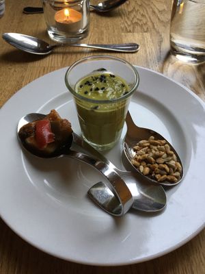 Mise en bouche : gaspacho de petits pois, et graines de tournesol torréfiées. at La Clairière in La Petite-pierre