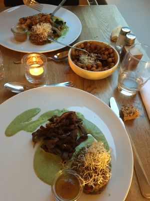Tajine de pois chiches à l'abricot, sauce aux herbes, quinoa et sitar grillé. at La Clairière in La Petite-pierre