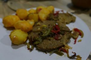 Main dish (potatoes and vegetarian meat) at KIPI Natural in Latacunga