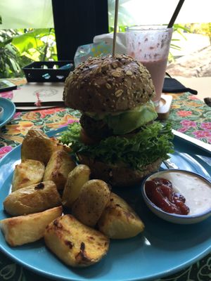 Burger at Everflow in Koh Chang