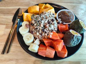 Vegan Pancake mit extra Früchten at Everflow in Koh Chang