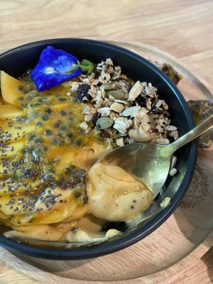 Papaya Mango smoothie bowl  at Everflow in Koh Chang