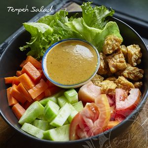 Tempeh Salad at Everflow in Koh Chang