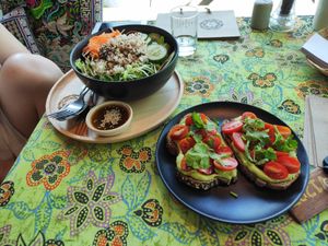 Toast with avocado and tomato. Quinoa salad at Everflow in Koh Chang