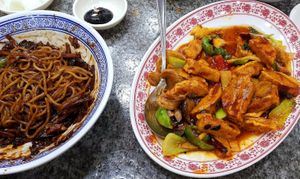 Vegan Spicy Fried Pork 라조육 and vegan Jjajangmyeon 짜장면 at Taehwawon 태화원 in Incheon