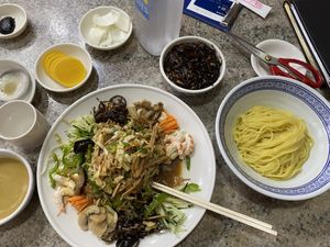 Those noodles 💚 at Taehwawon 태화원 in Incheon