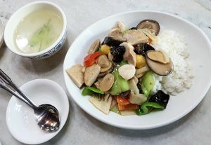 Veggie rice with mixed seafood 채식잡탕밥 at Taehwawon 태화원 in Incheon