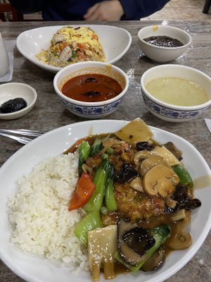 I ordered the vegetarian meat ball and rice. My friend ordered the sea food fried rice    at Taehwawon 태화원 in Incheon