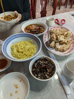 Noodle with sauce, sweet and sour pork at Taehwawon 태화원 in Incheon