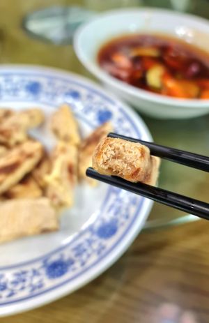 Vegan sweet and sour - close-up of meat imitation at Taehwawon 태화원 in Incheon