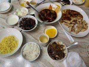 Food was tasty and large portions. We ordered the black bean noodles and sweet and sour pork. It was more than enough for us 4. at Taehwawon 태화원 in Incheon