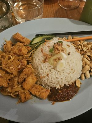 Nasi Lemak Tofu at The Hood in Paris