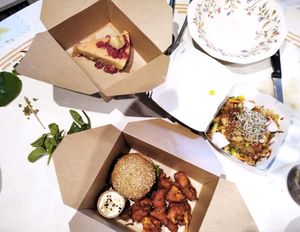 Bhajis and tofu burger, "thai" noodles and marmalade pie at AguaViento WaterWind - Food Truck in Cadiz