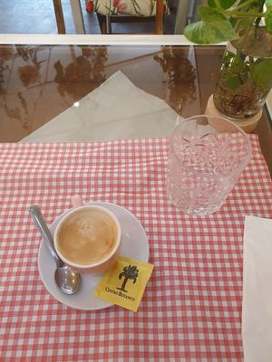 Oat milk macchiato at Centro Botanico in Milan
