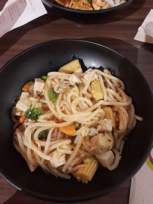 Large wok at Eazie in Amsterdam