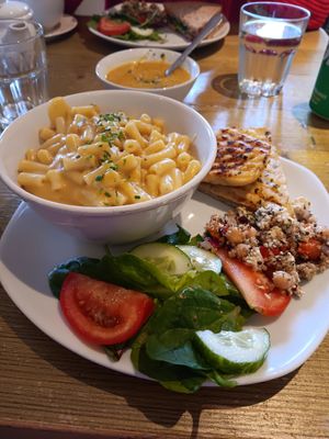 Mac n cheese with garlic bread at Bluestone Coffee Shop in Barrhead