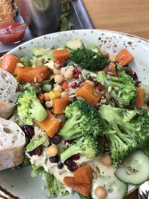 Superfood Salat 🥗 delicious 👌🏼 at Zeil Kitchen in Frankfurt