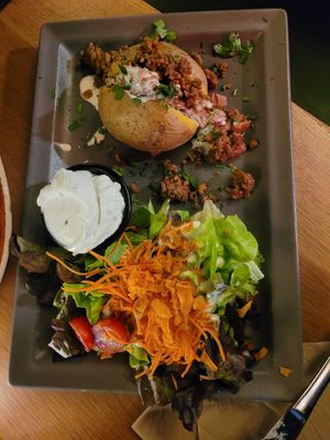 Kartoffel gefüllt mit Beyond und Kräuterquark at Zeil Kitchen in Frankfurt