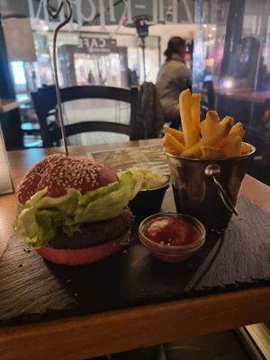 Moving mountains burger at Zeil Kitchen in Frankfurt