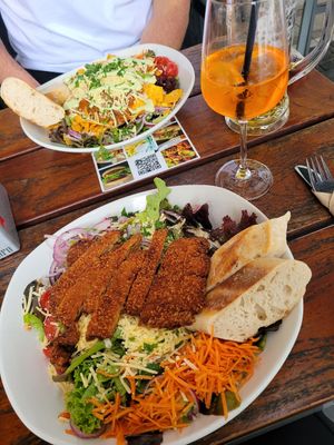 Salat mit Vänchenstreifen & Tacosalat mit Beyond at Zeil Kitchen in Frankfurt