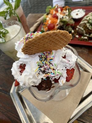 Erdbeerbecher  at Zeil Kitchen in Frankfurt