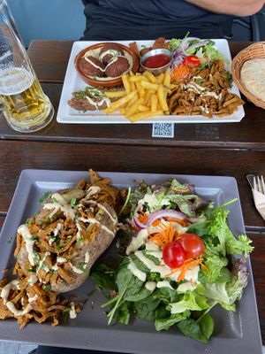 Ofenkartoffel mit Shawarma und Zeil Platte  at Zeil Kitchen in Frankfurt