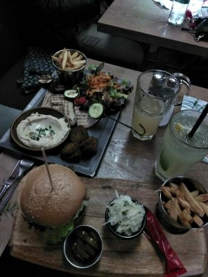 Beyond Burger and Zeil Platte at Zeil Kitchen in Frankfurt