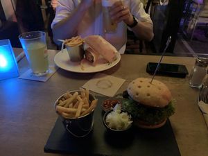 Yummy, BeyondBurger and FalafelWrap at Zeil Kitchen in Frankfurt