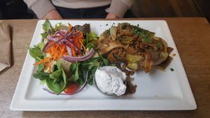 Ofenkartoffel mit Shawarma at Zeil Kitchen in Frankfurt